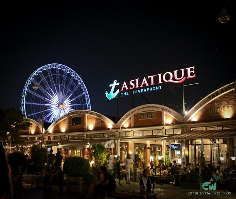 Riverside market atmosphere in Bangkok