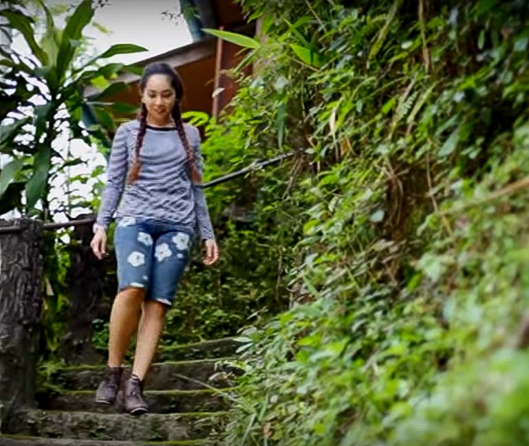 Tourist in the area of Ban Mae Kampong