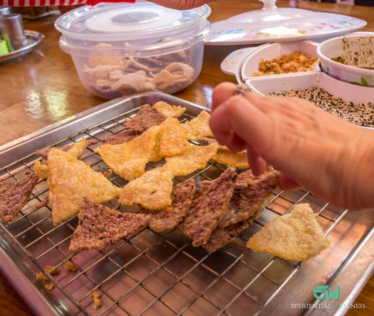 Khao Tang Na Tung is a famous crispy rice cake made in Nakorn Pathom province